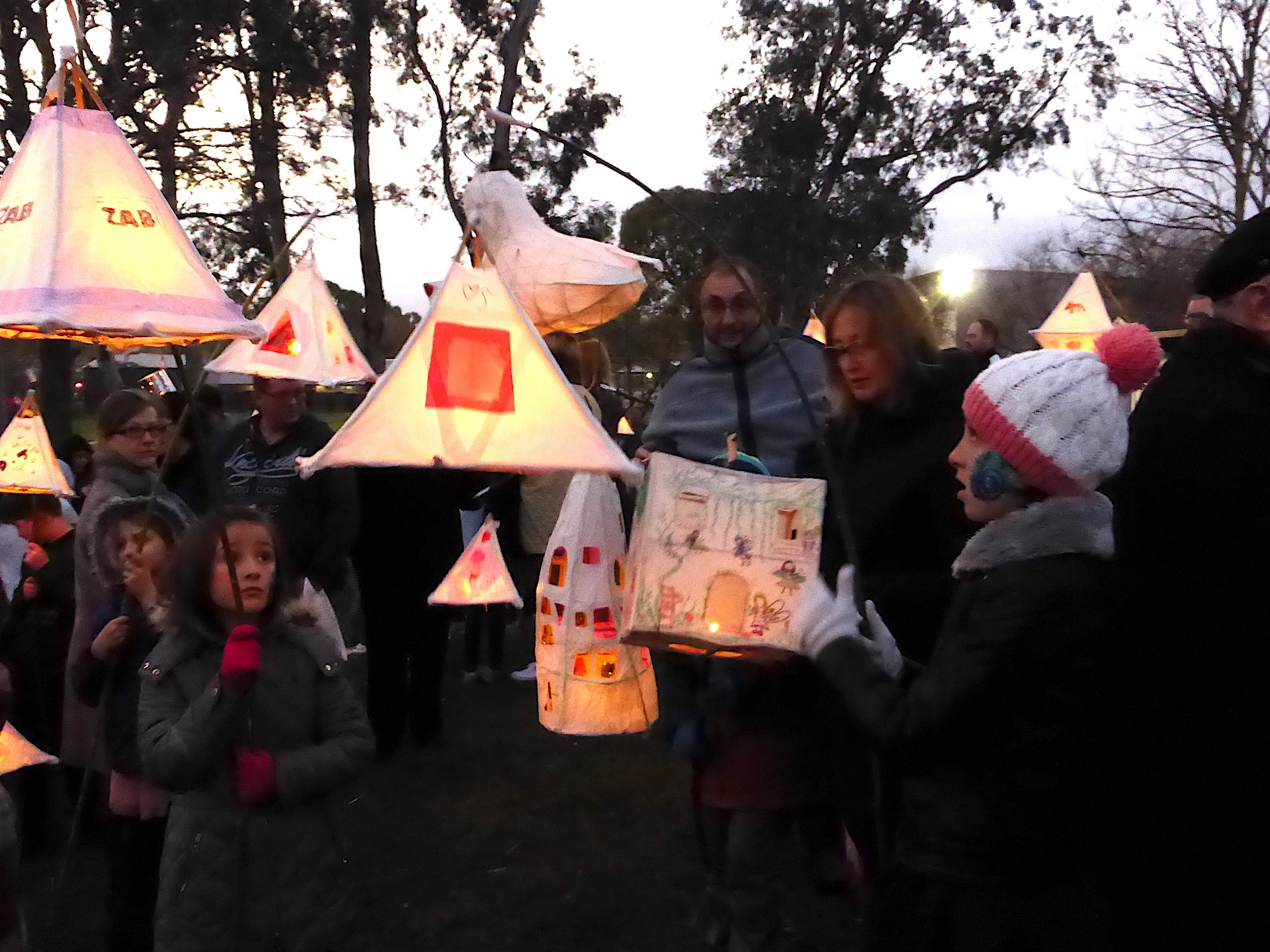  candle lit paper lanterns